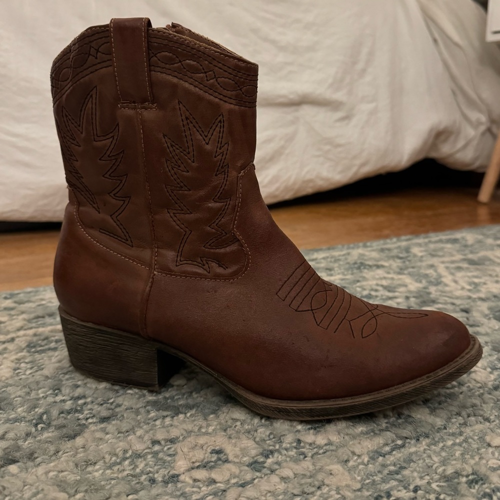 Short Brown Cowboy Boots with Side Zip